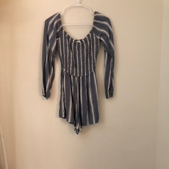 Hollister romper - Picture 3 of 3